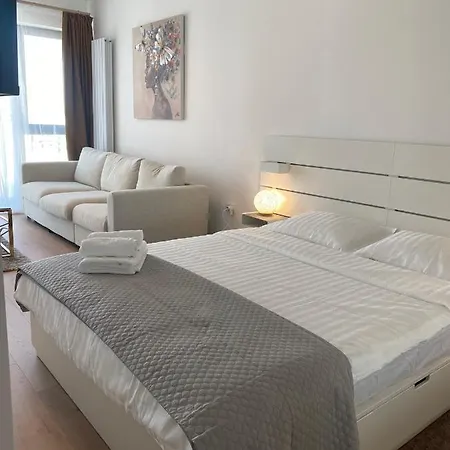 Apartment Queen's Deluxe Mamaia Nord