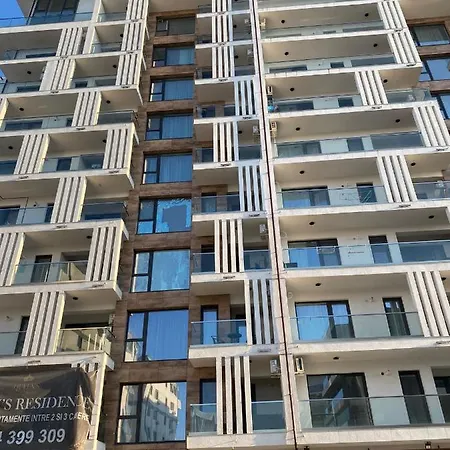 Queen's Deluxe Mamaia Nord *