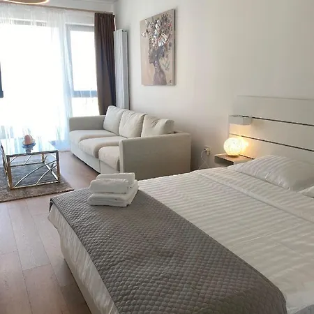 Queen's Deluxe Mamaia Nord Apartmán