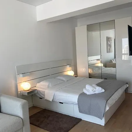 Queen's Deluxe Mamaia Nord *