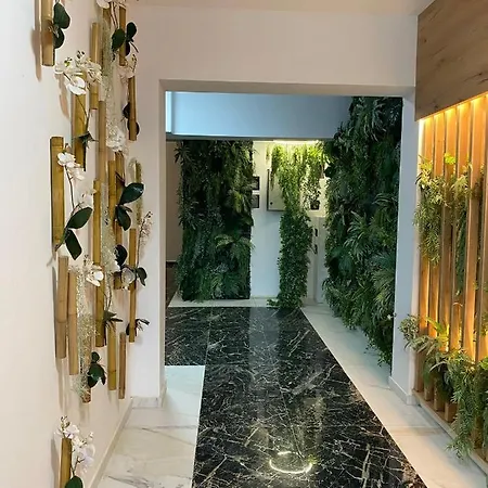 Queen's Deluxe Mamaia Nord *