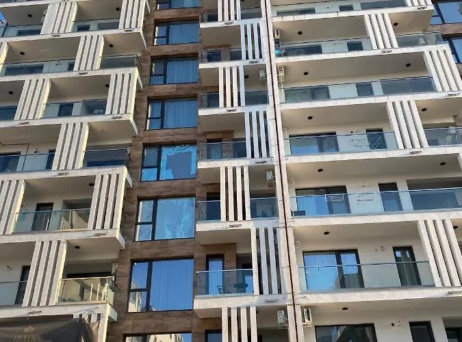 Queen's Deluxe Mamaia Nord *