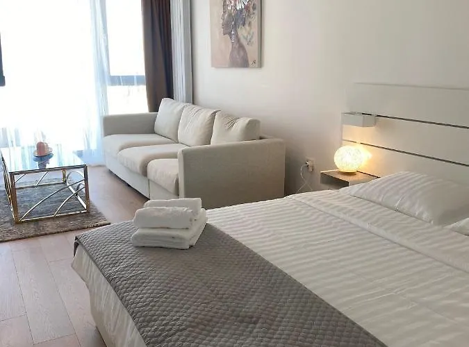 Queen's Deluxe Mamaia Nord Διαμέρισμα