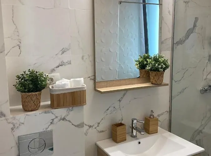 Queen's Deluxe Mamaia Nord Διαμέρισμα *